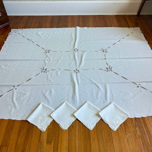 Vintage White 100% Cotton Battenberg Lace Tablecloth with 4 Matching Napkins - Picture 5 of 16